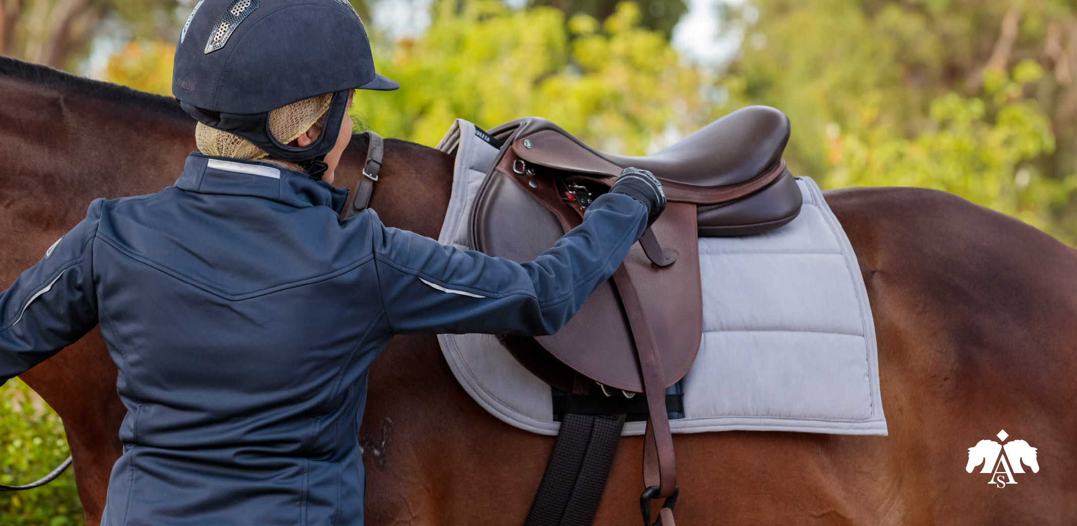 rider adjusting stirrup leather